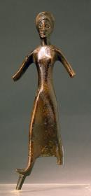 Etruskische Statuette einer schreitenden Frau