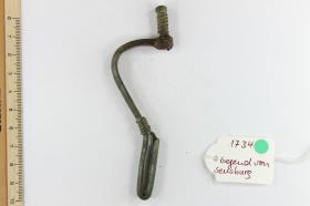 Fibel mit umgeschlagenem Fuß