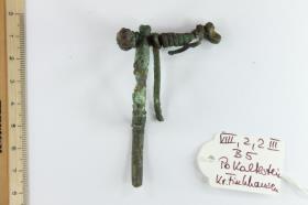 Fibel mit umgeschlagenem Fuß