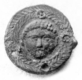 "Runde Scheibe, einen Schild darstellend, a) Innenseite mit Schildern b) Außenseite mit Gorgoneion. ..."