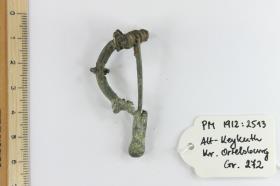 Fibel mit umgeschlagenem Fuß