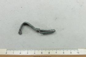 Fibel mit umgeschlagenem Fuß