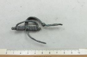 Fibel mit umgeschlagenem Fuß