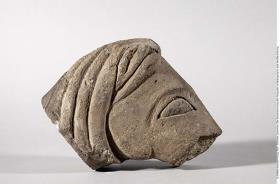 Fragment eines etruskischen Pferdekopfes