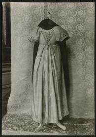Damenkleid des 19. Jahrhunderts, Ausstellung 200 Jahre Kleiderkunst