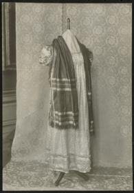 Damenkleid des 19. Jahrhunderts, Ausstellung 200 Jahre Kleiderkunst