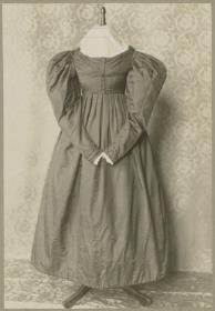 Damenkleid des 19. Jahrhunderts,  Ausstellung 200 Jahre Kleiderkunst