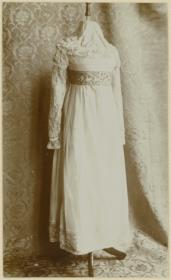 Damenkleid des 19. Jahrhunderts, Ausstellung 200 Jahre Kleiderkunst
