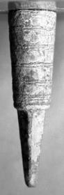 Lanzenschuh (Sauroter) mit Riefeln und kantigem Dorn