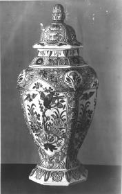 Deckelvase mit Blumen und Vögeln