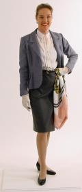 Dreiteiliges Ensemble aus Jacke, Rock und Bluse
