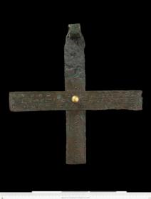 Großes Kreuz mit Inschrift