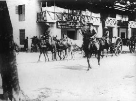 Artillerie i.d. Strassen von Daressalam