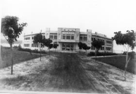 L´Ecole de Medecine de Dakar (Medizinschule in Dakar)