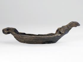 Gefäß mit Hühnerkopf