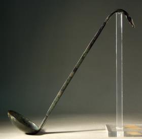 Schöpflöffel (Simpulum) mit vierkantigem Stiel