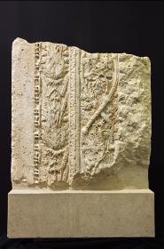 Türlaibung von einem unbekannten Bau (vielleicht vom Tempel des Jupiter Heliopolitanus?) in Baalbek