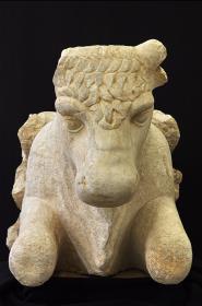 Stierprotome vom Jupitertempel in Baalbek