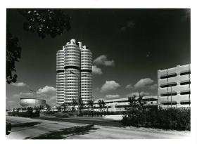 München, Hauptverwaltung der BMW AG, Ensemble