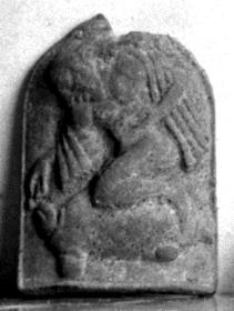 Fragment eines Kannenhenkels, reliefierte Attasche