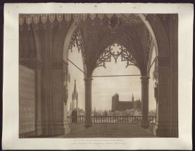 Die Jungfrau von Orleans. Trauerspiel von Friedrich Schiller. Entwurf zur 8. Dekoration. Gotische Halle mit Blick auf Reims
