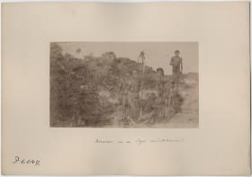 Bororo-Indianer bei der Rückkehr von der Jagd