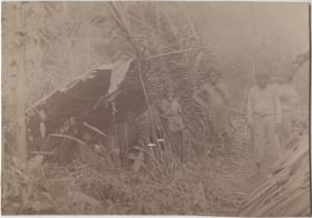 Hütte der Nāk-erehä ("Botokuden") am Rio Guandú (Brasilien)