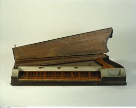 Tafelklavier in Harfenform
