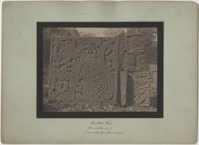 "Mausoleum I. Elemente der Verzierung vom 'Tzompantli' und der Adler- und Jaguarplattform."