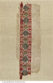 Fragment einer Tunika mit Zierstreifen