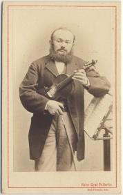 Porträt eines unbekannten Violinisten
