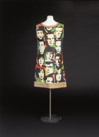 Minikleid aus Papiervlies, bedruckt mit Hollywood Schauspielerporträts nach Andy Warhol. "The Big Ones of '68".