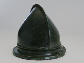 Negauer Helm (Alpiner Typ) mit Ritzungen im nordetruskischen Runenalphabet