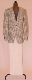 Braun-Grün-Beige kariertes Sakko zu beigefarbener Hose