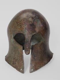 Korinthischer Helm mit Palmettenzier in den Augenwinkeln