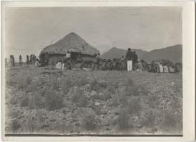 "Besuch der Macuschi vor E. Ule's Hütte bei Pracauá"