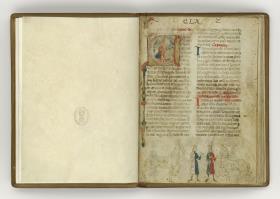 Giordano Rosso, Libro delle Mariscalcie dei cavalli. Initiale C, darin ein Reiter in Halbfigur, unten zwei Knechte mit zwei gegeneinander schreitenden Pferden