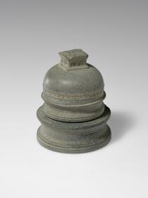 Buddhistisches Reliquiar in Form eines Stupa