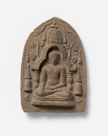 Votivtafel mit Buddha im Mahabodhi-Tempel vor Bodhibaum, umgeben von Votivstupas
