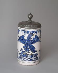 Walzenkrug mit Adler und Reichsapfel