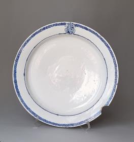 Teller mit bekröntem Wappen (Adelsfamilie Ladner von Ladenburg?)