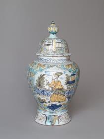 Deckelvase mit figürlichen Chinoiserien
