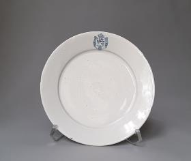 Flacher Teller mit Allianzwappen der Prinzessin Elisabeth Sophie von Brandenburg und Herzog Ludwig von Sachsen-Meiningen