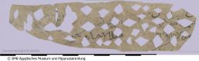 Arabisches Papier mit Liste mit griechischen Zahlen, aus dem kleine Muster herausgeschnitten wurden