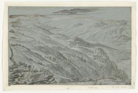 Landschaft: Blick in ein weites Tal, einzelne Gehöfte zwischen den Hügeln