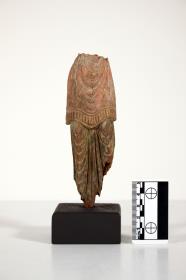 Unterkörper einer bekleideten Figur