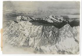 Luftaufnahme, Gebirgslandschaft in der Nähe der Zugspitze vom Flugzeug aus aufgenommen während der Arbeit am Film "Flieger"
