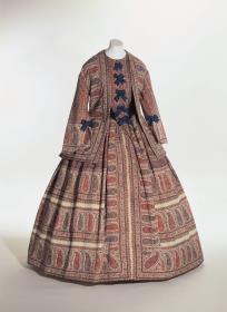 Dreiteiliges Promenadenkleid mit Botehbordüren