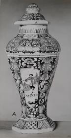 Achtseitige Deckelvase mit chinesischen Figuren