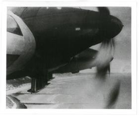 Luftaufnahme über der Küste von Holland, Flugzeugpropeller